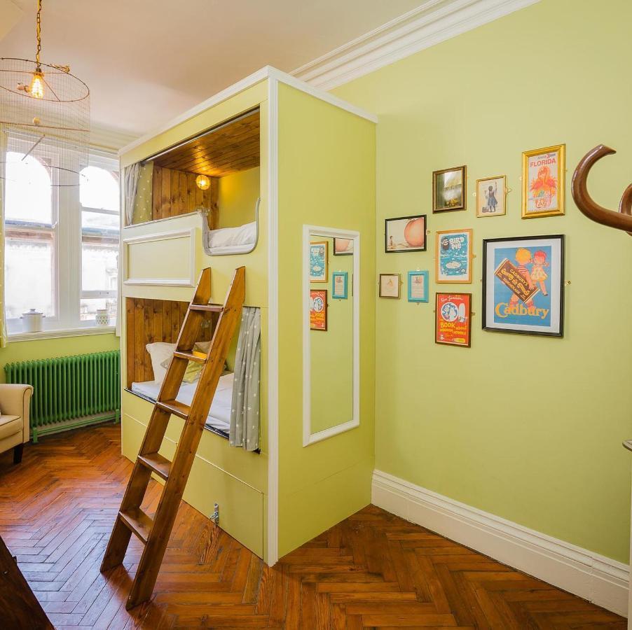 Mrs Potts Hostel Кардиф Екстериор снимка