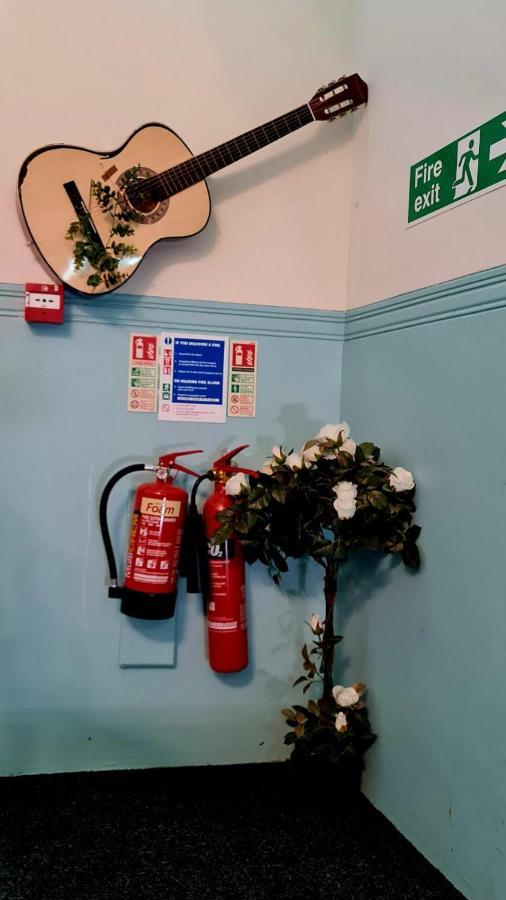 Mrs Potts Hostel Кардиф Екстериор снимка