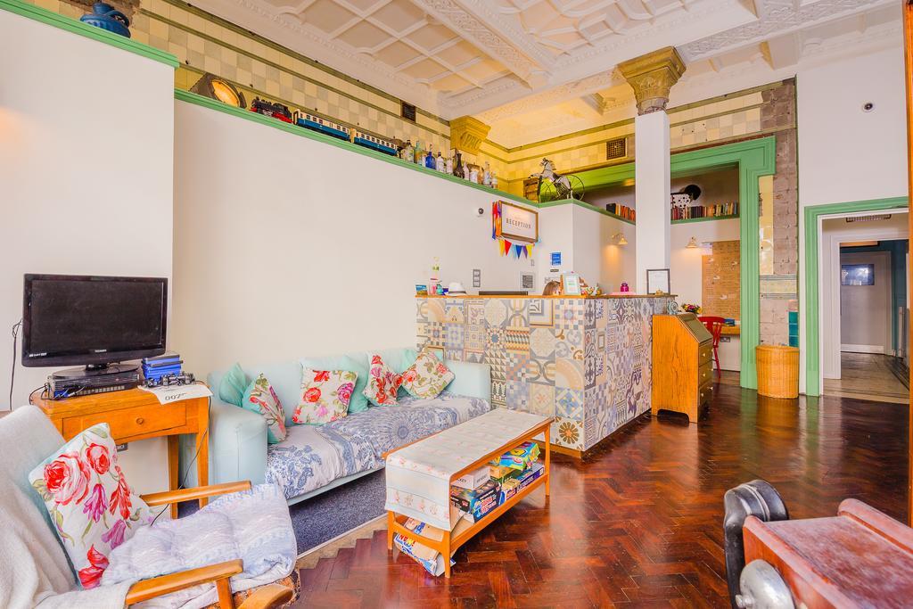 Mrs Potts Hostel Кардиф Екстериор снимка