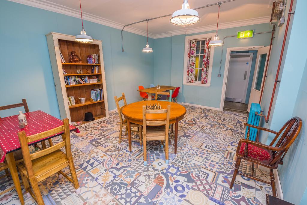 Mrs Potts Hostel Кардиф Екстериор снимка