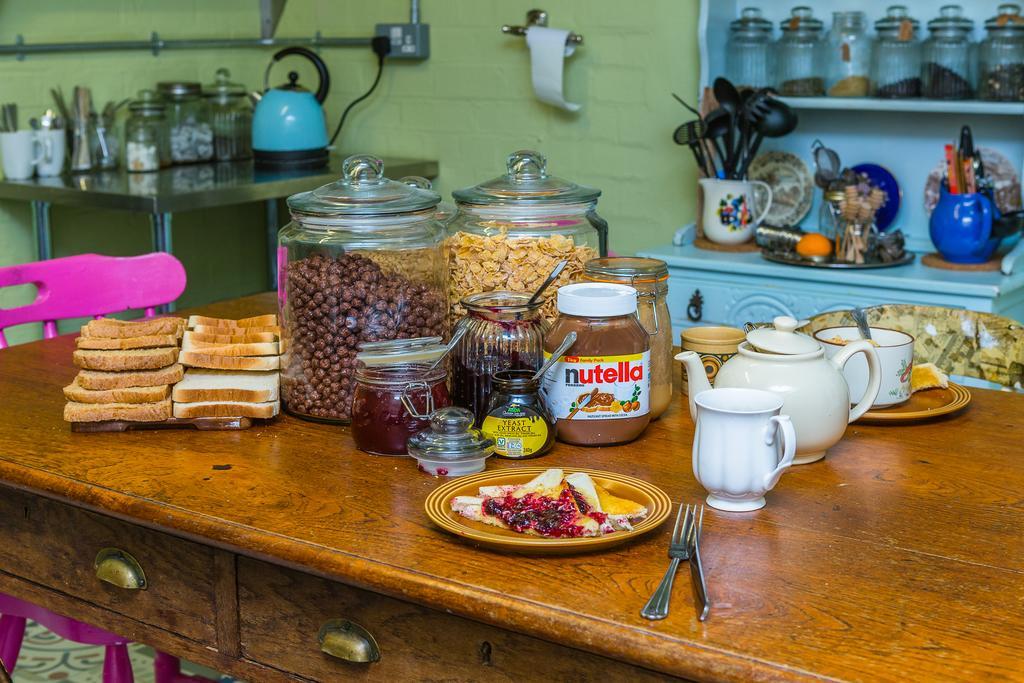Mrs Potts Hostel Кардиф Екстериор снимка