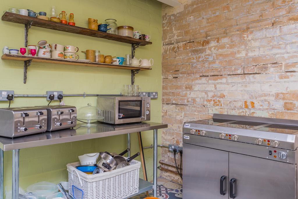 Mrs Potts Hostel Кардиф Екстериор снимка