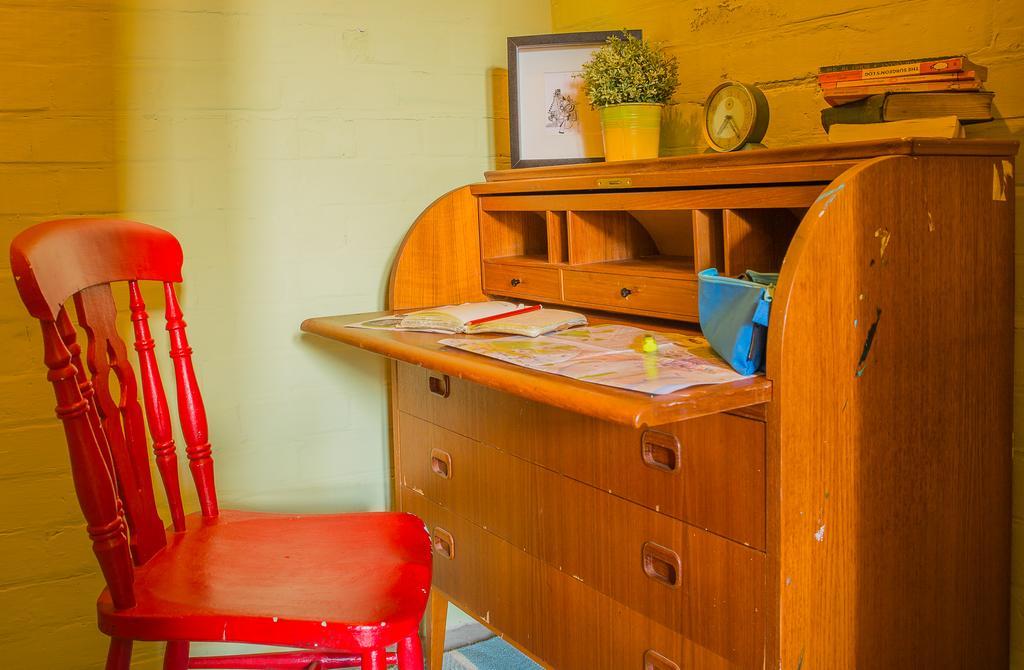 Mrs Potts Hostel Кардиф Екстериор снимка